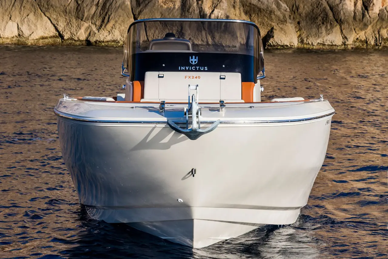 Invictus 240 FX Boote 