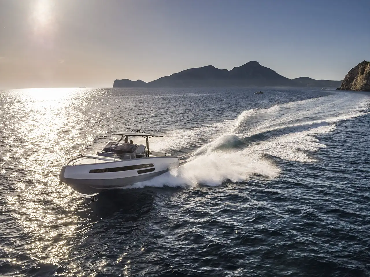 Invictus 370 GT Bild 01 Adriatic Boat of the Year